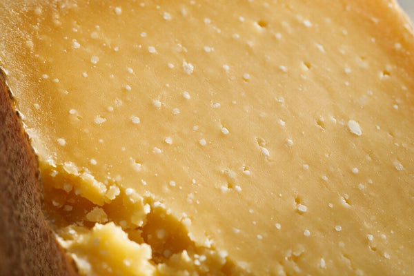 Salzkristalle im Käse: was sie sind und woher sie kommen - TIROLISH