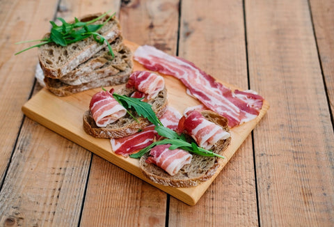 Tiroler Speck kaufen: Traditionelle Delikatesse aus den Alpen bei tirolish.at - TIROLISH